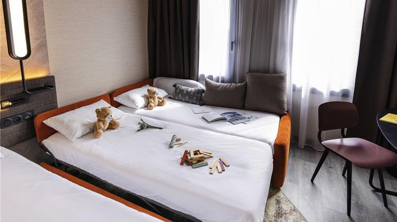 <b>Novotel Paris Suresnes Longchamp Hotel Room</b>. Images powered by <a href="https://iceportal.shijigroup.com/" title="IcePortal" target="_blank">IcePortal</a>.