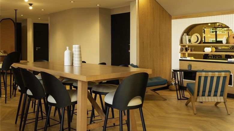 <b>Novotel Paris Suresnes Longchamp Hotel Restaurant</b>. Images powered by <a href="https://iceportal.shijigroup.com/" title="IcePortal" target="_blank">IcePortal</a>.