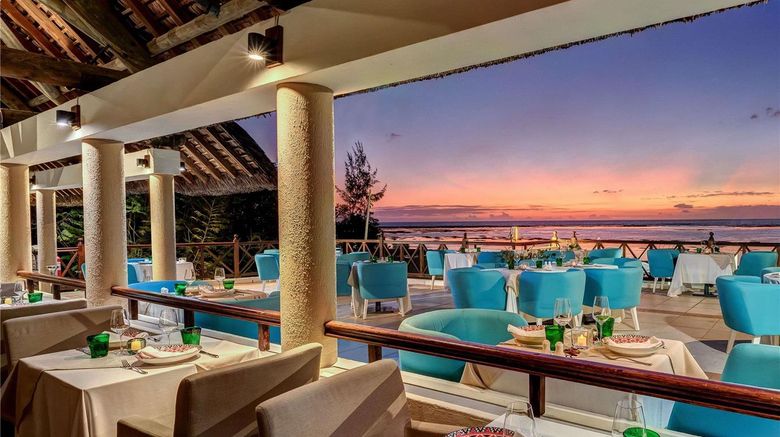 <b>Sofitel L'Imperial Resort & Spa Restaurant</b>. Images powered by <a href="https://iceportal.shijigroup.com/" title="IcePortal" target="_blank">IcePortal</a>.