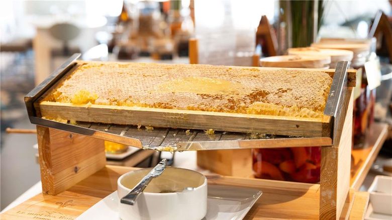<b>Mercure Marseille Euro Centre Restaurant</b>. Images powered by <a href="https://iceportal.shijigroup.com/" title="IcePortal" target="_blank">IcePortal</a>.
