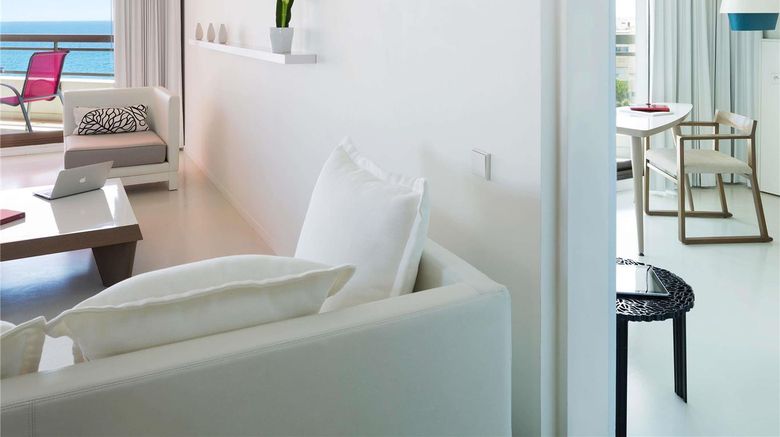 <b>Pullman Cannes Mandelieu Royal Casino Suite</b>. Images powered by <a href="https://iceportal.shijigroup.com/" title="IcePortal" target="_blank">IcePortal</a>.