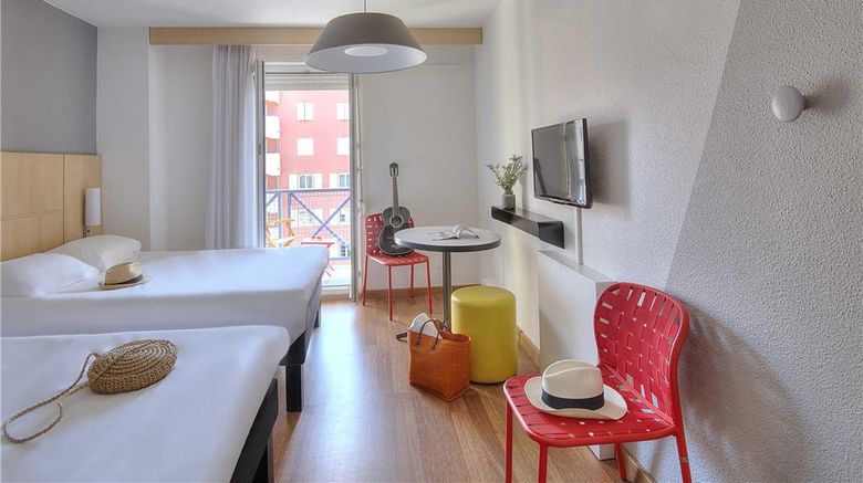 <b>Ibis Hyeres Room</b>. Images powered by <a href="https://iceportal.shijigroup.com/" title="IcePortal" target="_blank">IcePortal</a>.