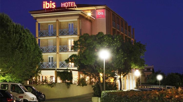 Ibis Hyeres Exterior