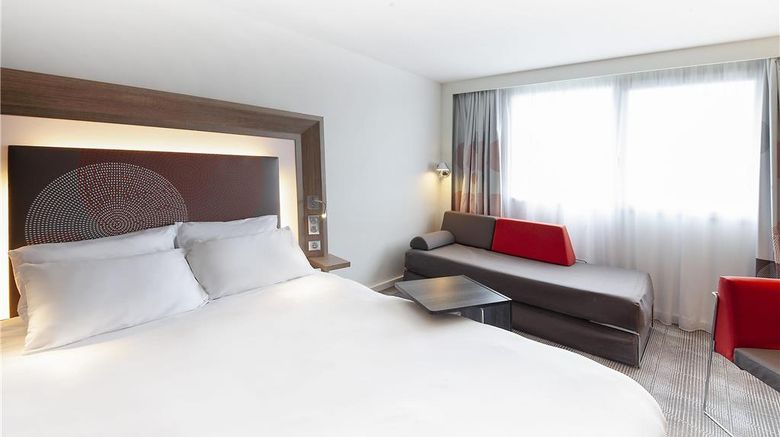 <b>Novotel Clermont-Ferrand Room</b>. Images powered by <a href="https://iceportal.shijigroup.com/" title="IcePortal" target="_blank">IcePortal</a>.