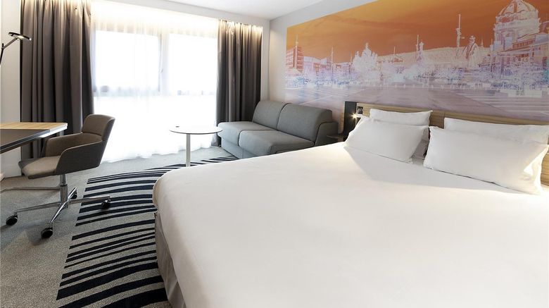 <b>Novotel Clermont-Ferrand Room</b>. Images powered by <a href="https://iceportal.shijigroup.com/" title="IcePortal" target="_blank">IcePortal</a>.