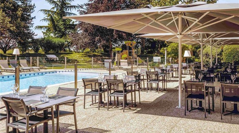 <b>Novotel Beaune Pool</b>. Images powered by <a href="https://iceportal.shijigroup.com/" title="IcePortal" target="_blank">IcePortal</a>.