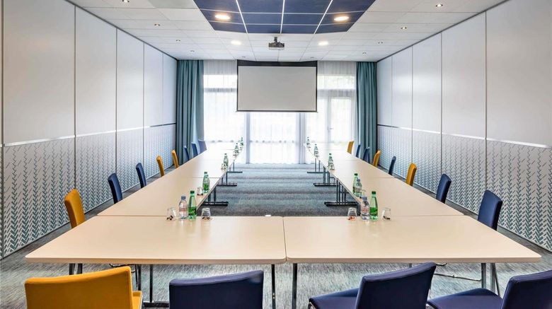 <b>Novotel Beaune Meeting</b>. Images powered by <a href="https://iceportal.shijigroup.com/" title="IcePortal" target="_blank">IcePortal</a>.