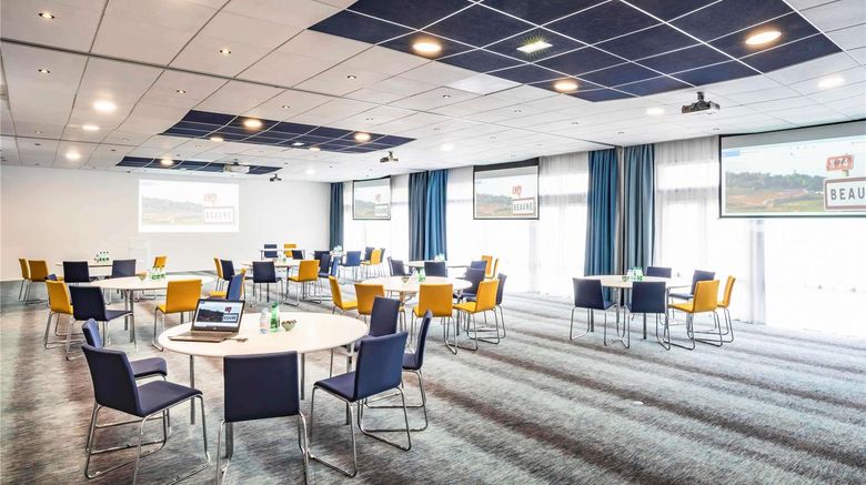 <b>Novotel Beaune Meeting</b>. Images powered by <a href="https://iceportal.shijigroup.com/" title="IcePortal" target="_blank">IcePortal</a>.