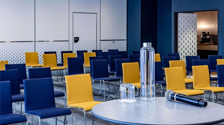 <b>Novotel Beaune Meeting</b>. Images powered by <a href="https://iceportal.shijigroup.com/" title="IcePortal" target="_blank">IcePortal</a>.