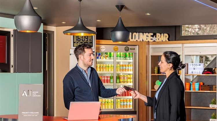 Ibis Lausanne Crissier Exterior
