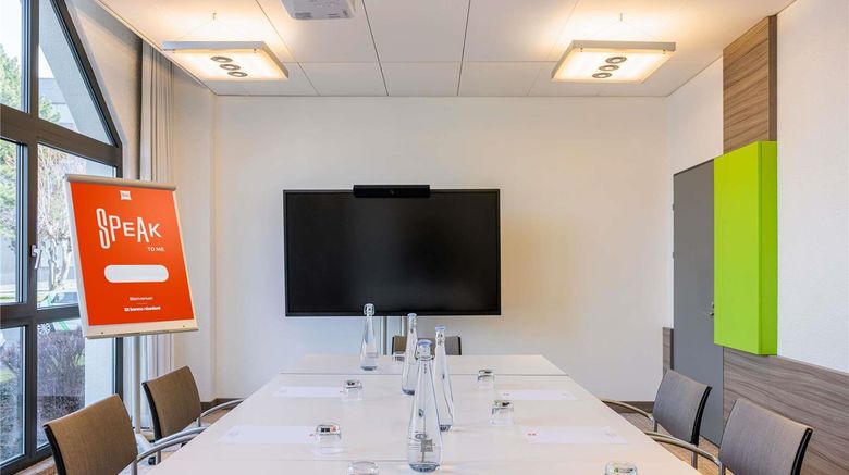 <b>Ibis Lausanne Crissier Meeting</b>. Images powered by <a href="https://iceportal.shijigroup.com/" title="IcePortal" target="_blank">IcePortal</a>.