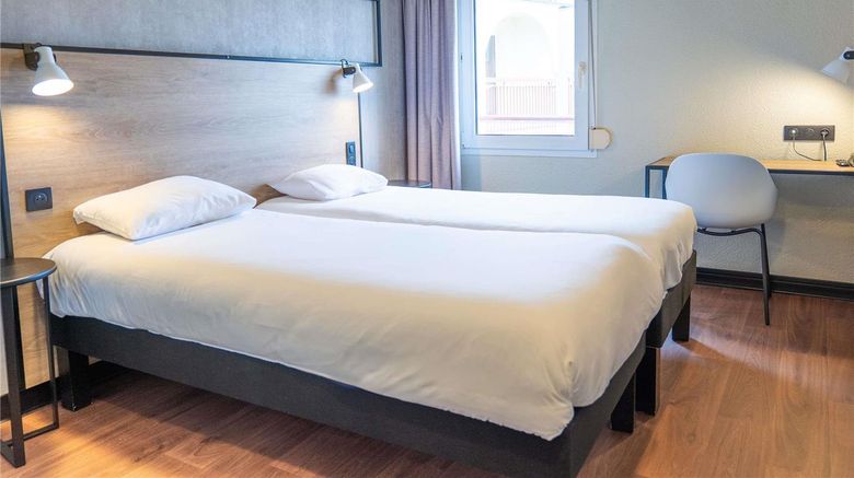 <b>Ibis Agen Centre Room</b>. Images powered by <a href="https://iceportal.shijigroup.com/" title="IcePortal" target="_blank">IcePortal</a>.