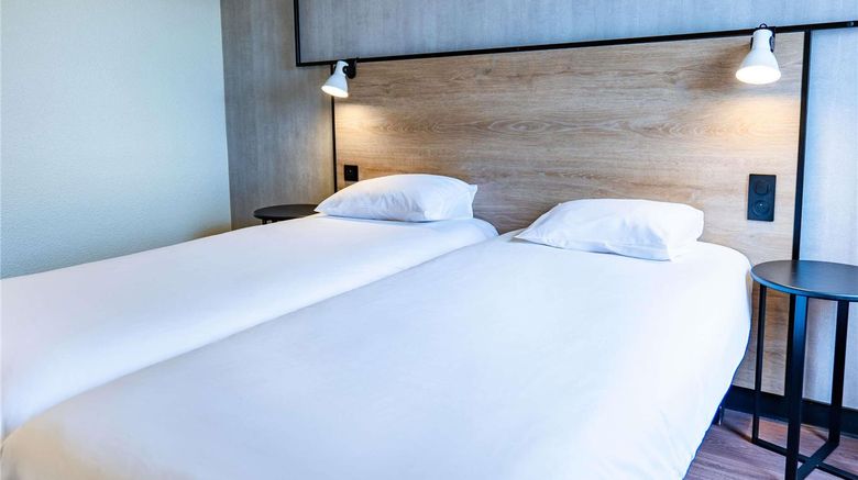 <b>Ibis Agen Centre Room</b>. Images powered by <a href="https://iceportal.shijigroup.com/" title="IcePortal" target="_blank">IcePortal</a>.