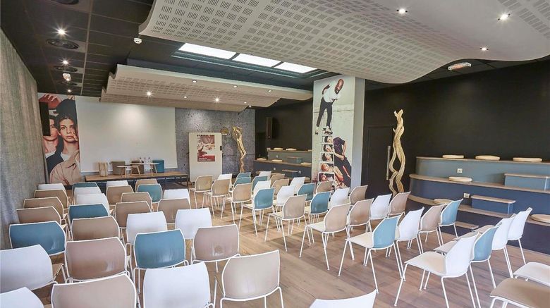 <b>Ibis Site Du Futuroscope Meeting</b>. Images powered by <a href="https://iceportal.shijigroup.com/" title="IcePortal" target="_blank">IcePortal</a>.