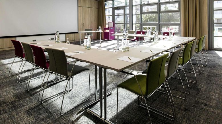 <b>Mercure Hotel & Residenz Frankfurt Messe Meeting</b>. Images powered by <a href="https://iceportal.shijigroup.com/" title="IcePortal" target="_blank">IcePortal</a>.