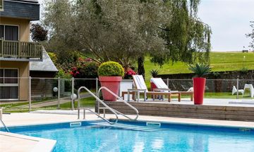 Mercure Omaha Beach Hotel