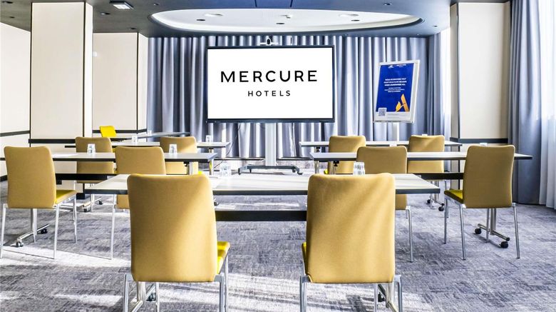 <b>Mercure Dijon Clemenceau Meeting</b>. Images powered by <a href="https://iceportal.shijigroup.com/" title="IcePortal" target="_blank">IcePortal</a>.