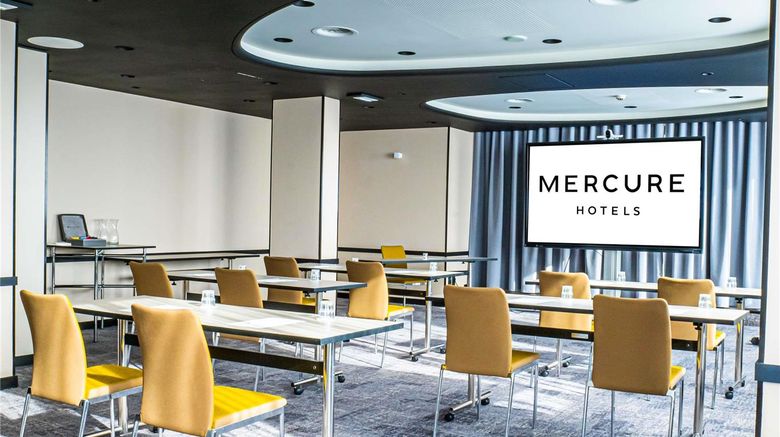 <b>Mercure Dijon Clemenceau Meeting</b>. Images powered by <a href="https://iceportal.shijigroup.com/" title="IcePortal" target="_blank">IcePortal</a>.