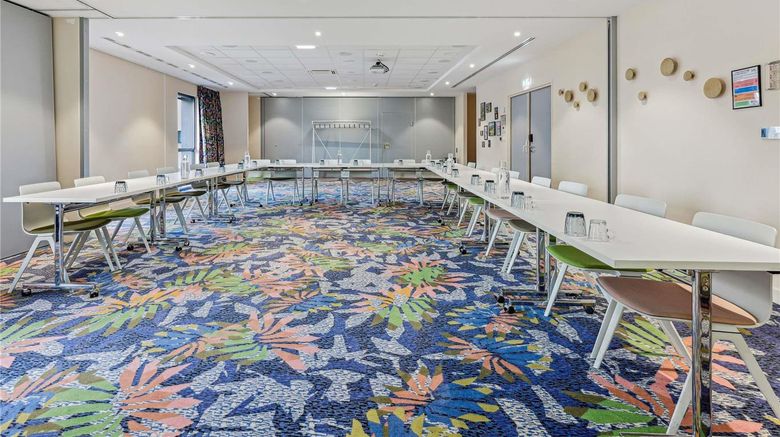 <b>Mercure Orly Aeroport Hotel Meeting</b>. Images powered by <a href="https://iceportal.shijigroup.com/" title="IcePortal" target="_blank">IcePortal</a>.