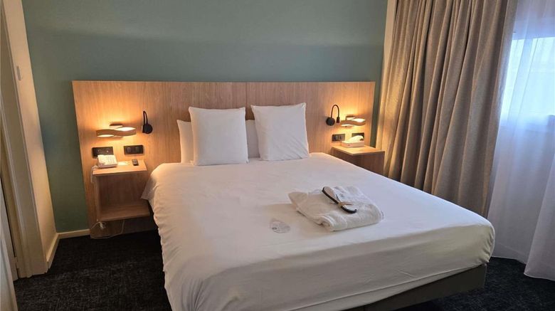 <b>Mercure Rennes Centre Colombier Room</b>. Images powered by <a href="https://iceportal.shijigroup.com/" title="IcePortal" target="_blank">IcePortal</a>.