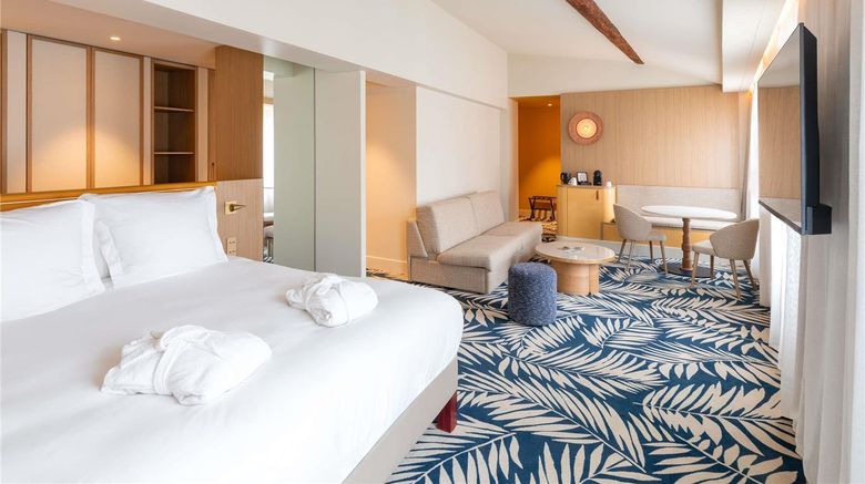 <b>Grand Hotel Beauvau Vieux-Port Room</b>. Images powered by <a href="https://iceportal.shijigroup.com/" title="IcePortal" target="_blank">IcePortal</a>.