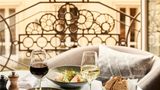 <b>Sofitel Arc de Triomphe Room</b>. Images powered by <a href="https://iceportal.shijigroup.com/" title="IcePortal" target="_blank">IcePortal</a>.