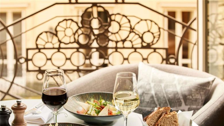 <b>Sofitel Arc de Triomphe Room</b>. Images powered by <a href="https://iceportal.shijigroup.com/" title="IcePortal" target="_blank">IcePortal</a>.