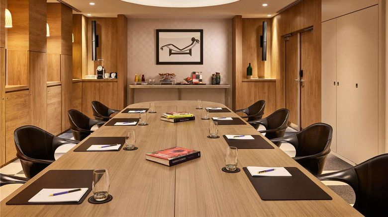 <b>Sofitel Arc de Triomphe Meeting</b>. Images powered by <a href="https://iceportal.shijigroup.com/" title="IcePortal" target="_blank">IcePortal</a>.