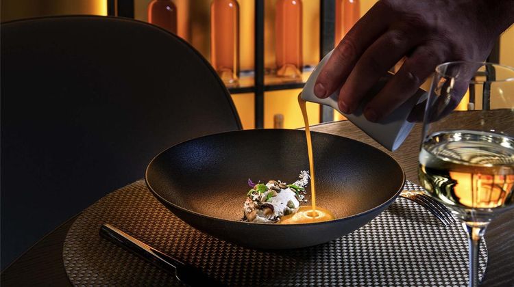 Le Louis Versailles Chateau MGallery Restaurant
