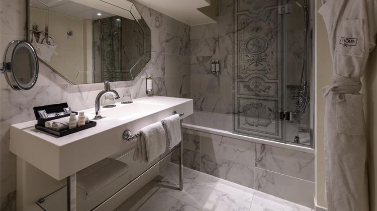 Le Louis Versailles Chateau MGallery Suite