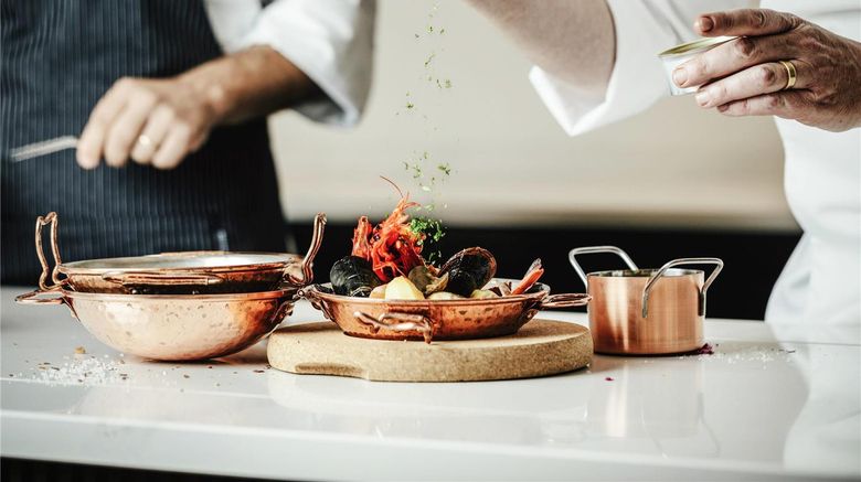 <b>Sofitel Lisbon Liberdade Restaurant</b>. Images powered by <a href="https://iceportal.shijigroup.com/" title="IcePortal" target="_blank">IcePortal</a>.
