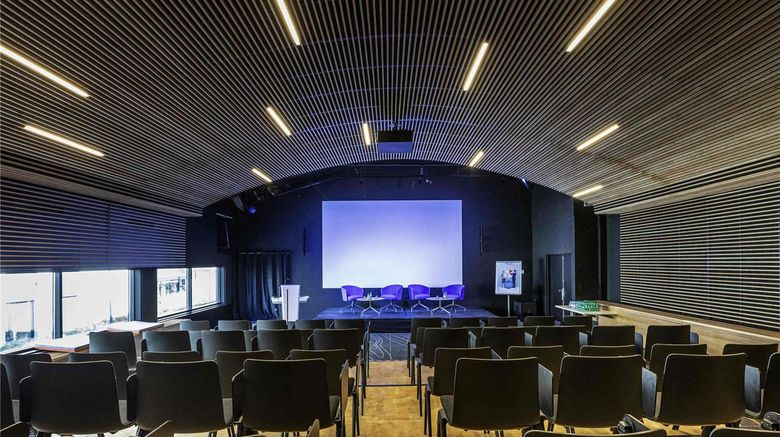 <b>Novotel Annecy Centre Meeting</b>. Images powered by <a href="https://iceportal.shijigroup.com/" title="IcePortal" target="_blank">IcePortal</a>.