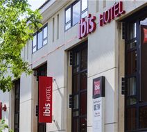 Ibis Hotel Avignon Exterior