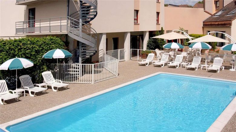 <b>Ibis Beaune Centre Pool</b>. Images powered by <a href="https://iceportal.shijigroup.com/" title="IcePortal" target="_blank">IcePortal</a>.