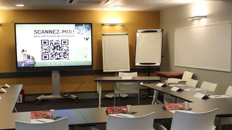 <b>Ibis Dijon Gare Meeting</b>. Images powered by <a href="https://iceportal.shijigroup.com/" title="IcePortal" target="_blank">IcePortal</a>.