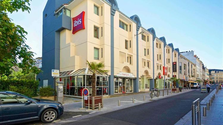 Ibis Hotel Pau Exterior