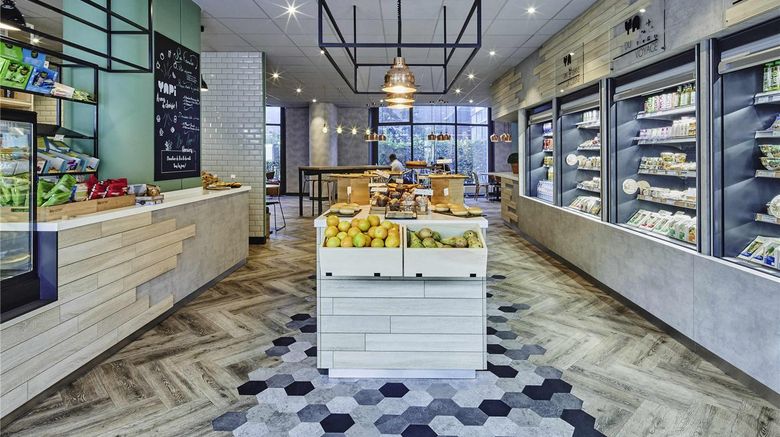 <b>Ibis Paris Charles De Gaulle Airport Restaurant</b>. Images powered by <a href="https://iceportal.shijigroup.com/" title="IcePortal" target="_blank">IcePortal</a>.