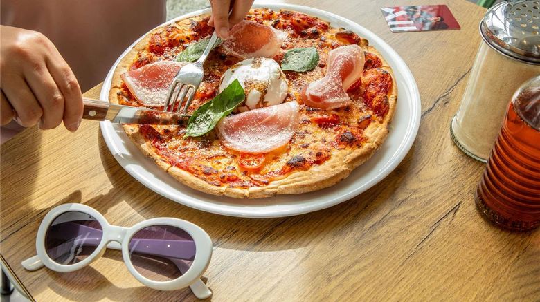 <b>Ibis Paris Charles De Gaulle Airport Restaurant</b>. Images powered by <a href="https://iceportal.shijigroup.com/" title="IcePortal" target="_blank">IcePortal</a>.