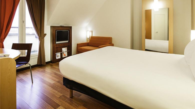 <b>Ibis Hotel Versailles Room</b>. Images powered by <a href="https://iceportal.shijigroup.com/" title="IcePortal" target="_blank">IcePortal</a>.