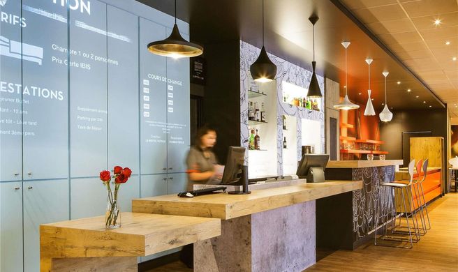 Ibis Hotel Versailles Exterior