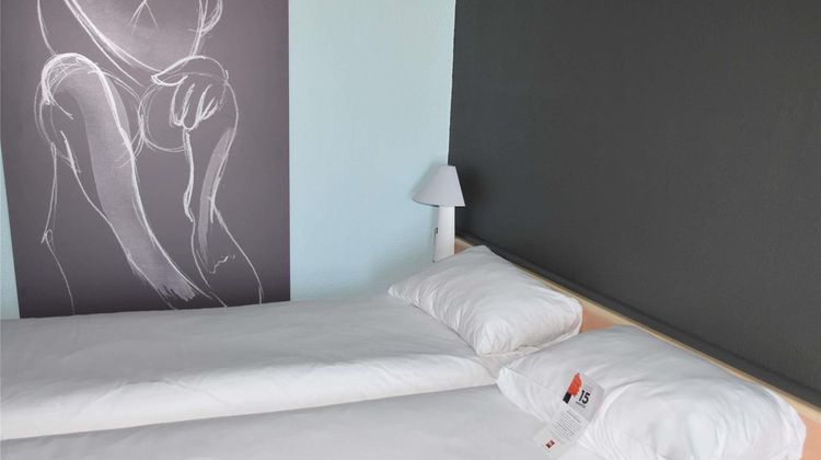 Ibis Hotel Rochefort Exterior