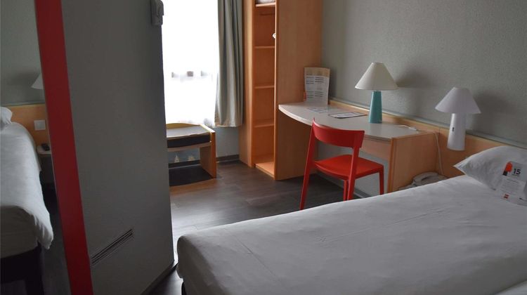 Ibis Hotel Rochefort Exterior
