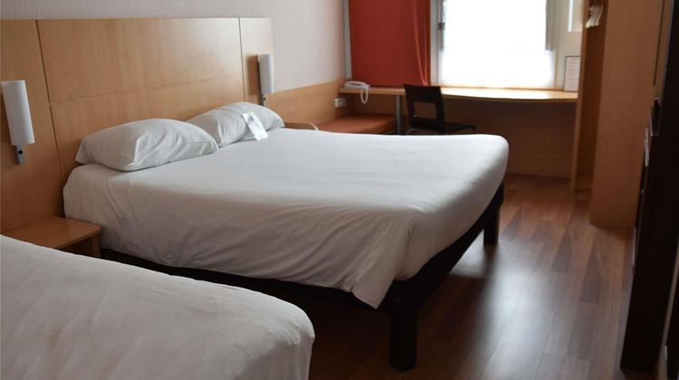 Ibis Hotel Rochefort Exterior