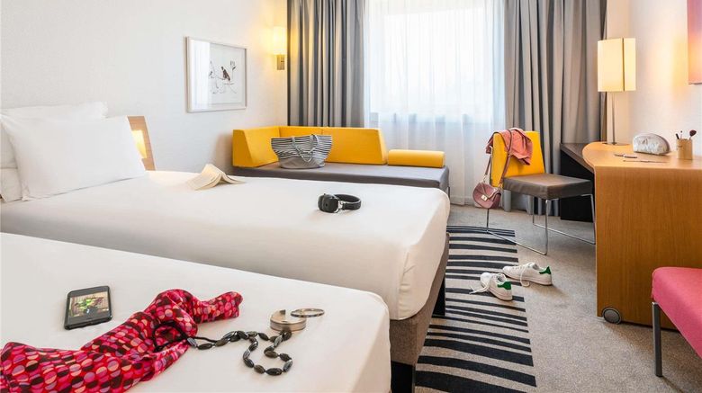 <b>Novotel Marne la Vallee Noisy le Grand Room</b>. Images powered by <a href="https://iceportal.shijigroup.com/" title="IcePortal" target="_blank">IcePortal</a>.