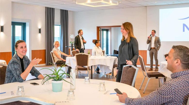 <b>Novotel Marne la Vallee Noisy le Grand Meeting</b>. Images powered by <a href="https://iceportal.shijigroup.com/" title="IcePortal" target="_blank">IcePortal</a>.