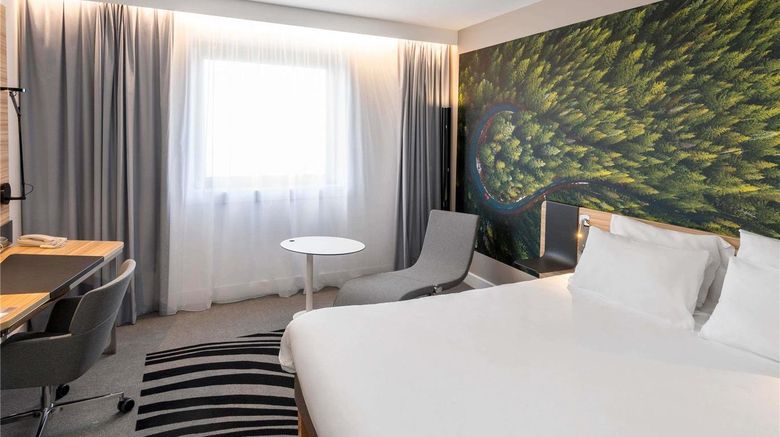 <b>Novotel Marne la Vallee Noisy le Grand Room</b>. Images powered by <a href="https://iceportal.shijigroup.com/" title="IcePortal" target="_blank">IcePortal</a>.