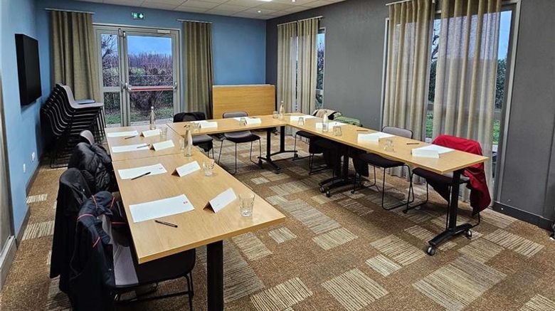 <b>Ibis Vesoul Meeting</b>. Images powered by <a href="https://iceportal.shijigroup.com/" title="IcePortal" target="_blank">IcePortal</a>.