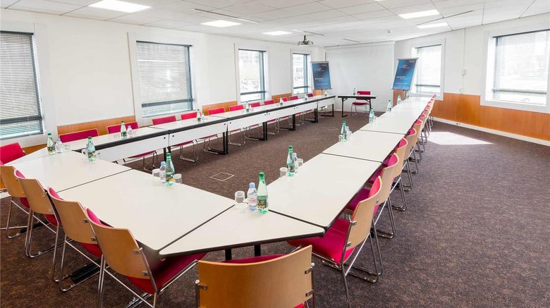 <b>Ibis Paris Marne la Vallee Noisy Meeting</b>. Images powered by <a href="https://iceportal.shijigroup.com/" title="IcePortal" target="_blank">IcePortal</a>.