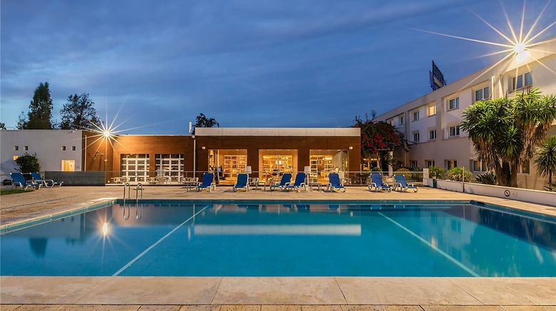 <b>Hotel Novotel Setubal Pool</b>. Images powered by <a href="https://iceportal.shijigroup.com/" title="IcePortal" target="_blank">IcePortal</a>.
