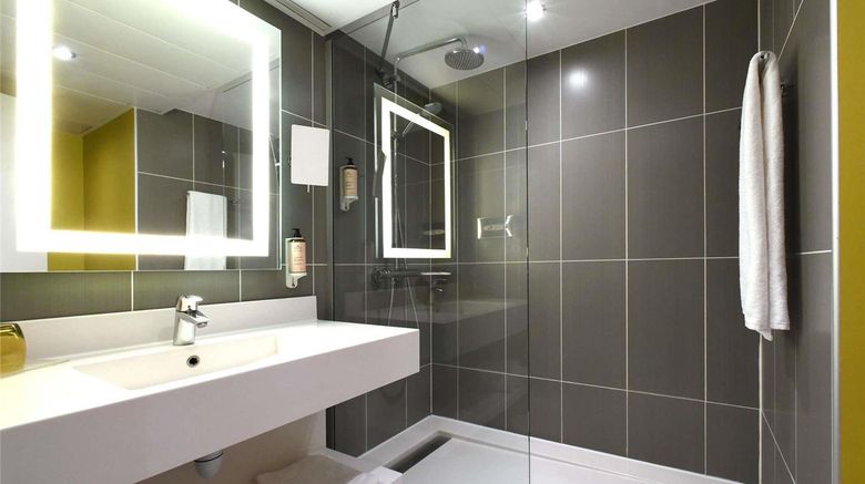 <b>Mercure Arras Centre Gare Hotel Room</b>. Images powered by <a href="https://iceportal.shijigroup.com/" title="IcePortal" target="_blank">IcePortal</a>.